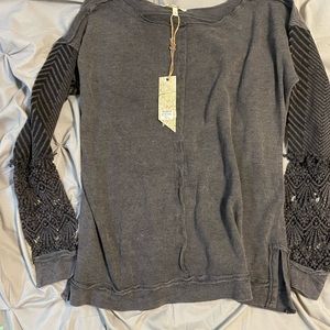 Gimmicks lace long sleeve size small
